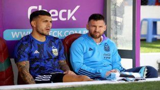 Leandro Paredes y Lionel Messi en la Selección Argentina.