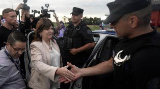 La ministra de Seguridad de la Nación, Patricia Bullrich, estuvo este lunes en Rosario y tomó contacto con la tropa.