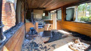 Destrucción total en Villa California: quemaron un motorhome y los vecinos denuncian una ola de inseguridad
