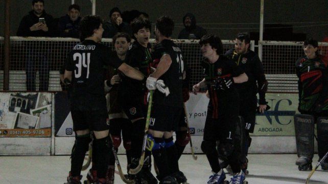 Recreativo Rojo pudo hacer prevalecer su localía y celebrar. Recreativo Rojo pudo hacer prevalecer su localía y celebrar.