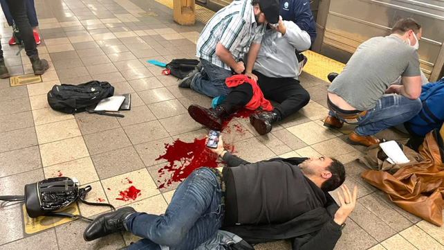Heridos de bala tras ataque en la estación de metro de Brooklyn