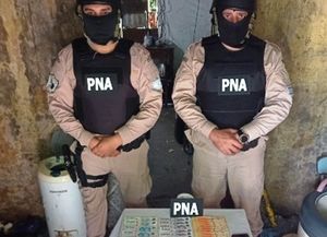 Andino: Prefectura detuvo a cinco personas y secuestró drogas, armas y dinero