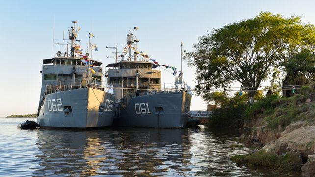 Dos buques multipropósito y brigadistas se suman al operativo para combatir los incendios de la islas
