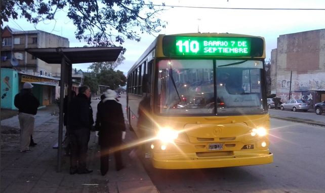 El asalto al colectivo de la línea 110 ocurrió en Rouillón y Seguí.