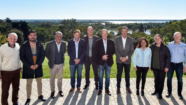 Bordet y el intendente de Paraná y precandidato a gobernador recibieron a ocho alcaldes vecinalistas.