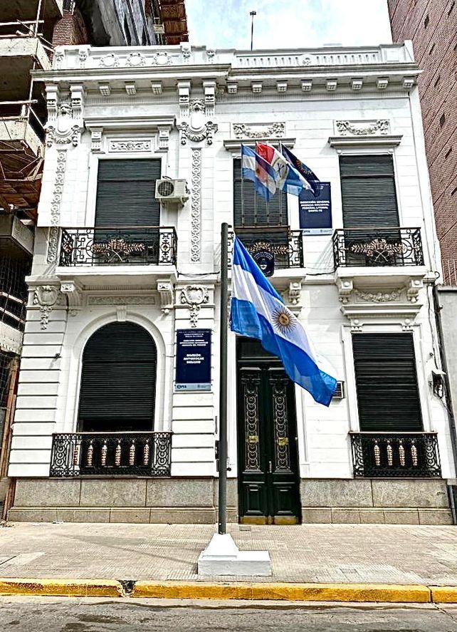 Nueva delegación. La Policía Federal sumó otra dependencia en Rosario. Está frente a la plaza López.