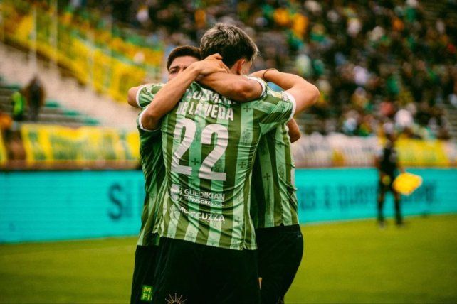 Aldosivi estiró su levantada ante Huracán y sueña con la permanencia