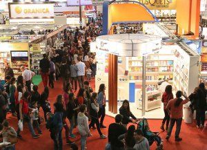 Cancelan de la Feria del Libro un evento de negacionistas