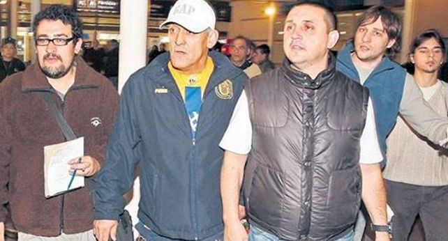 Como hermanos. Julio César Cara de goma Navarro y Andrés Pillín Bracamonte al volver de Sudáfrica en 2010.