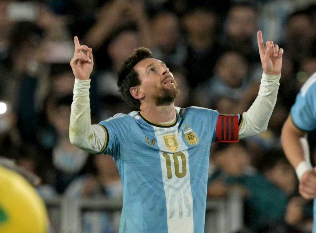 Messi marcó de penal en su despedida.