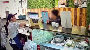 Terror en una heladería de la peatonal: la amenazó con su hija, le robó y se fue&nbsp;