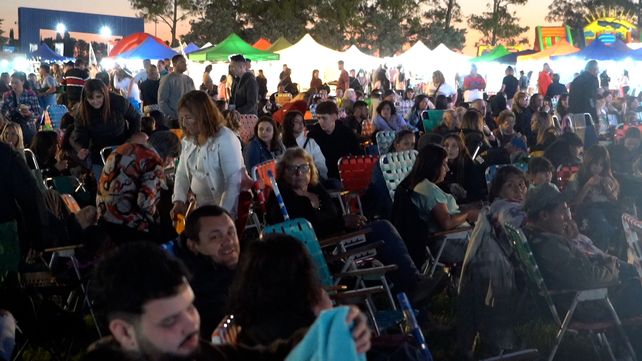 Música en vivo, reposeras y alegría popular: Totoras celebró la tradicional Fiesta Nacional de la Leche