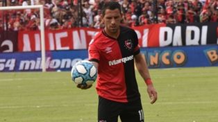 Maxi, listo para poner la pelota en juego.