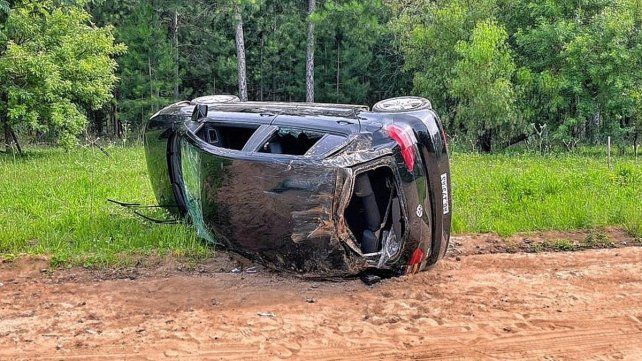 El auto volcó en el ingreso a la ciudad y los ocupantes fueron trasladados al hospital Masvernat.