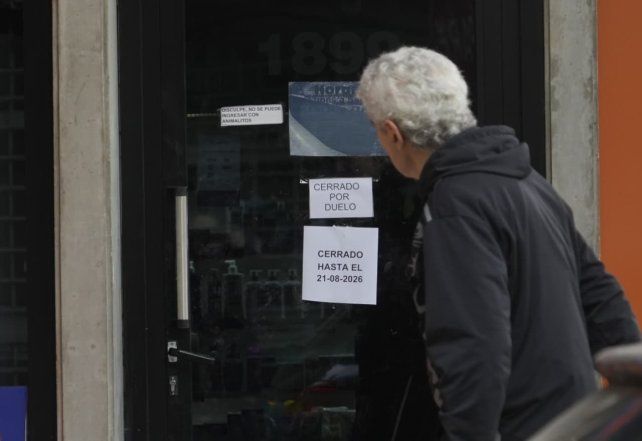 La farmacia de Dorrego y Zeballos cerró por duelo luego del femicidio.