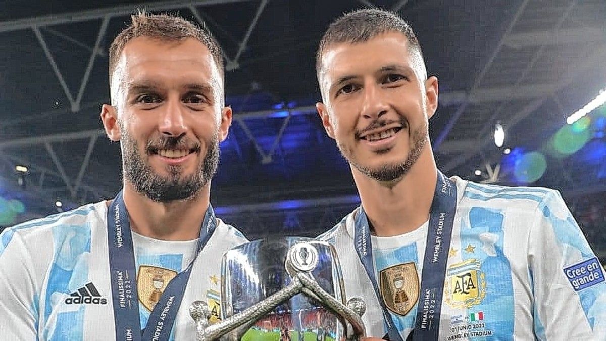 Guido Rodríguez y Germán Pezzella ya están en Abu Dhabi