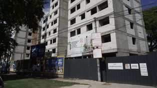 Esqueletos de hormigón. Las obras del plan Procrear II siguen paralizadas.
