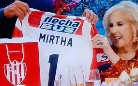 Miguel Del Sel sorprendió a Mirtha con una camiseta de Unión
