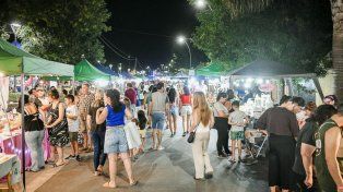 El primer encuentro se realizará el viernes 9 de enero, desde las 20 horas, en el Parque Lineal Sur de Paraná, con entrada libre y gratuita. Habrá patio Gastronómico y Feria de Emprendedores. La agenda completa