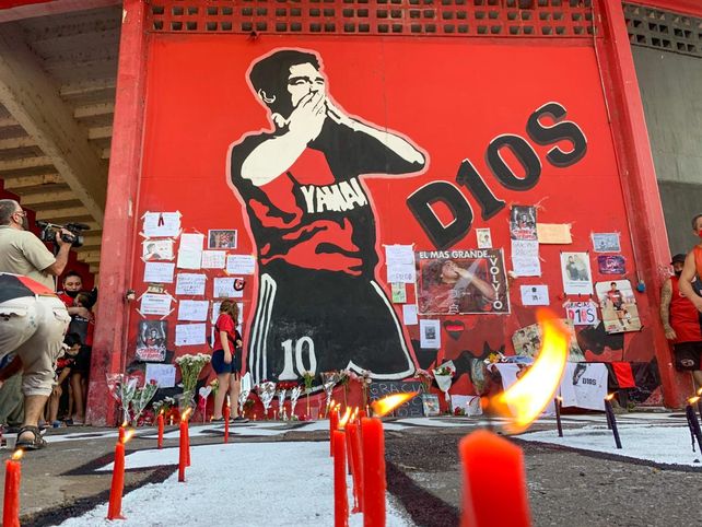 Newells despidió al ídolo y le abrió las puertas a la leyenda