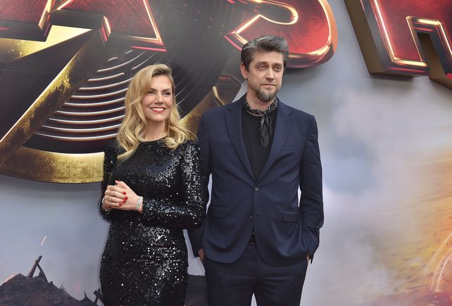 Los hermanos Bárbara y Andy Muschietti en la alfombra roja.  