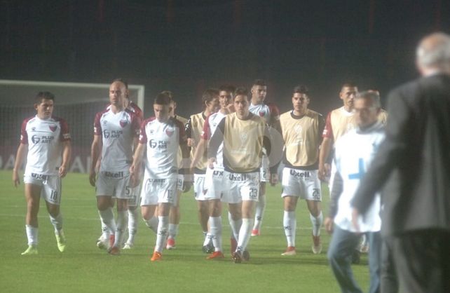 Colón fue un calco del semestre pasado y perdió con Argentinos por la Sudamericana