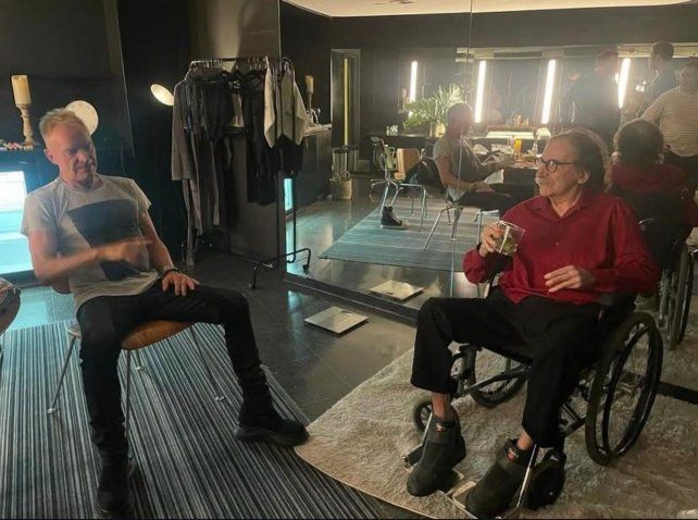 El reencuentro de los dos ídolos se dio en los camarines del Movistar Arena&nbsp;