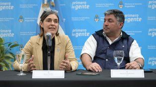 Ciencia argentina. Karina Trono, científica responsable del evento y directora del Instituto de Virología del INTA, junto con Mariano Garmendia, presidente del INTA.&nbsp;