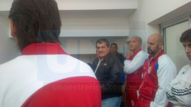 El Indio Ortiz fue presentado como nuevo DT de Atlético Paraná para la Primera B Nacional