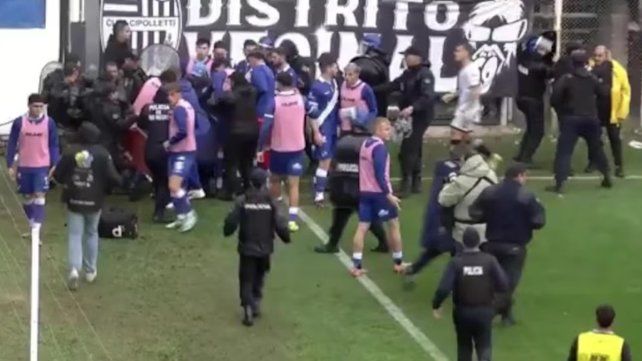 Escándalo en el Federal A: tres expulsados, golpes y una semifinal que terminó con intervención policial