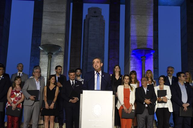 Con un emotivo discurso, Javkin trazó los lineamientos de su gestión