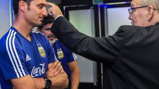 Scaloni le realizó un emotivo homenaje a Sabella: Hasta siempre