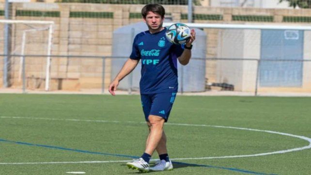 Diego Placente intentará clasificar a la Selección Argentina al Mundial de Chile.