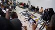 DETENIDOS. Sospechosos del magnicidio haitiano son mostrados en la delegación policial central.&nbsp;