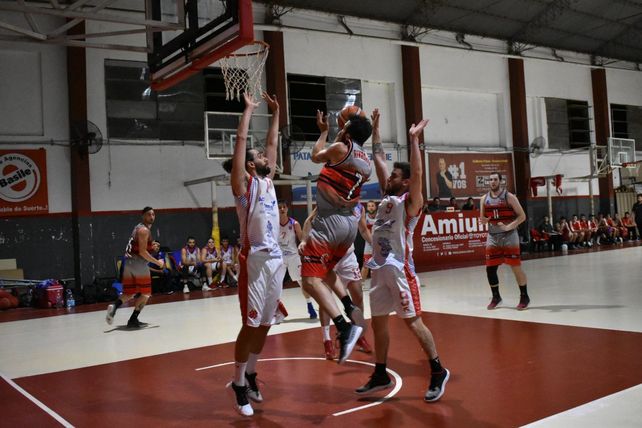 Rivadavia quiere frenar el envión de Sportsmen Unidos