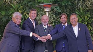 Lula en el centro de la imagen junto a todos los presidentes del Mercosur salvo Milei, que se ausentó.&nbsp;