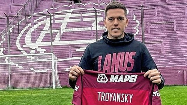 Franco Troyansky fue presentado como nuevo refuerzo de Lanús