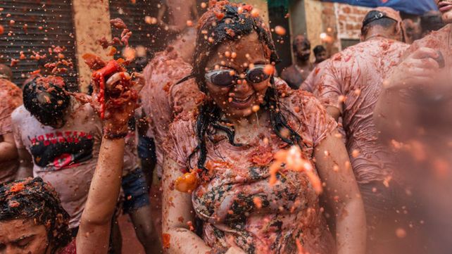 Tomatina, la batalla roja celebró su fiesta anual