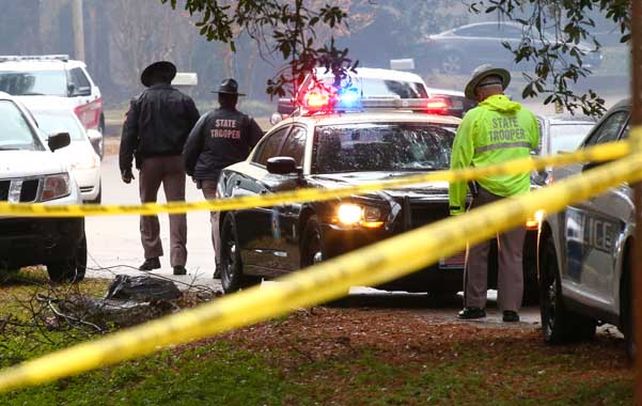 El hombre le disparó al policía por la espalda y lo asesinó.