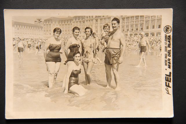 Los Carlotto en Mar del Plata, en 1956.