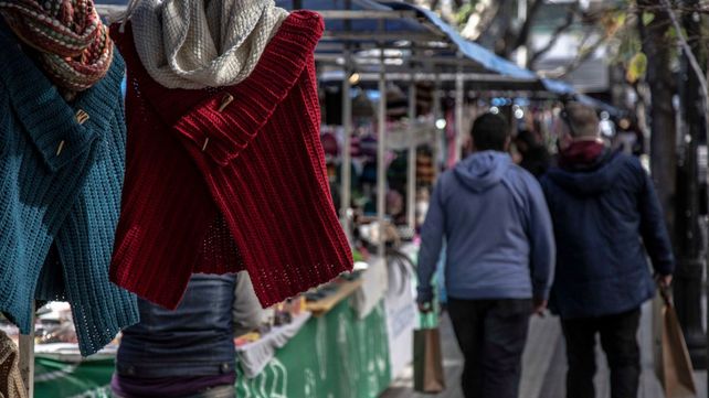 Hasta el viernes funcionará una feria de artículos artesanales ideales para regalar el Día del Padre en la plaza Pringles.&nbsp;