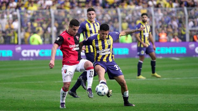 Panchito González y Emanuel Coronel durante el último clásico.&nbsp;
