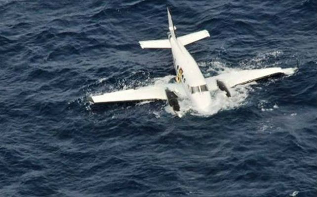 Evidencia. El avión abatido al noroeste de una base militar llevaba unos 400 paquetes cocaína.
