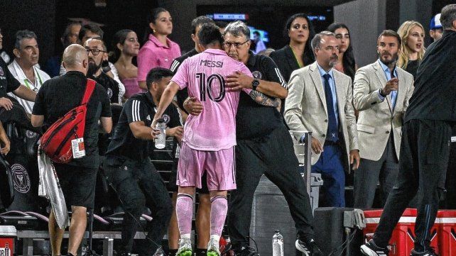 El Tata Martino pondrá a Lionel Messi ante el equipo que es hincha.