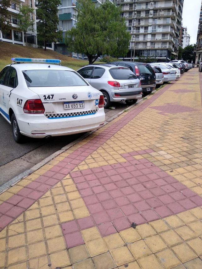Punto fijo de control. Inspectores se instalaron frente a VIP.