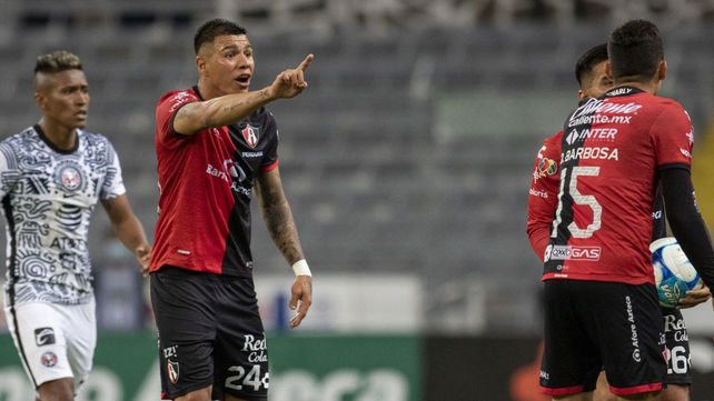 ¿Quién es el defensor mexicano que suena en Colón?