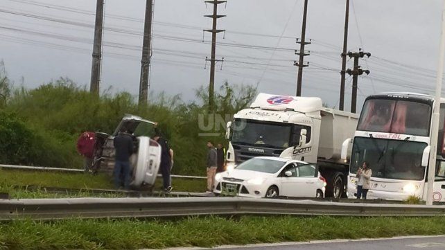 El vuelco que sucedió en las primeras horas de este lunes en Circunvalación Oeste