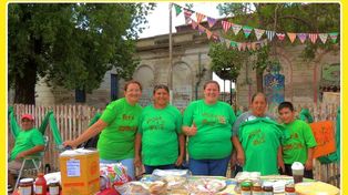 Quince familias llevan adelante una original feria campesina