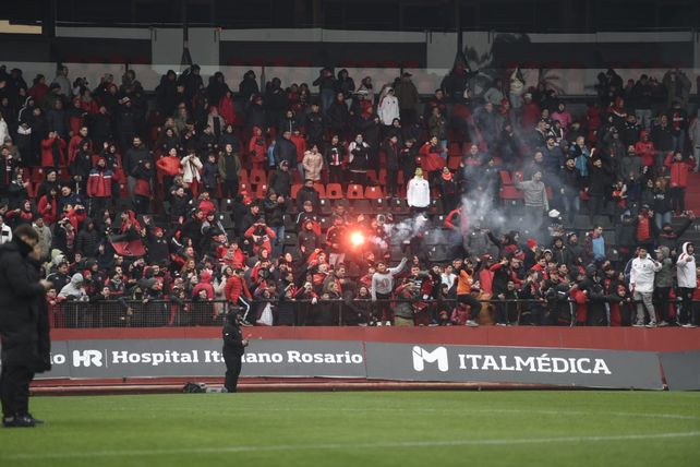Banderazo en Newells: los antecedentes violentos y el mal clima cambiaron el marco habitual