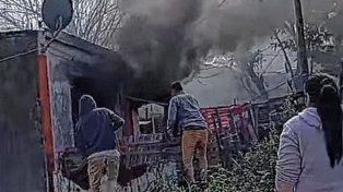 El incendio se produjo en una vivienda de calle Espejo y Alemanes del Volga.